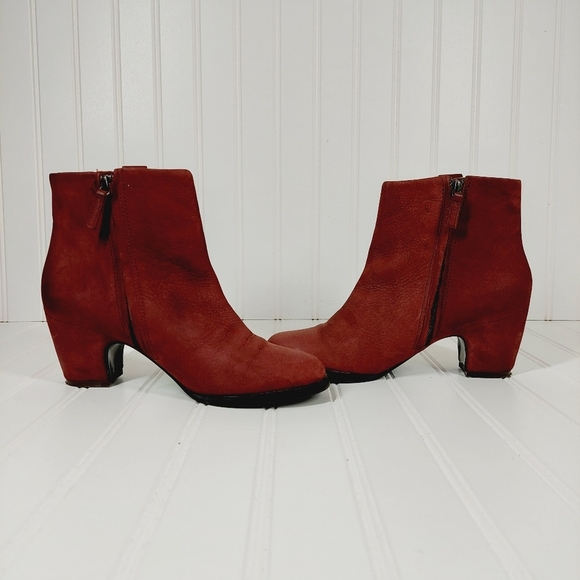 Gentle Souls Soft Cast Red Leather Block Heel Bootie A947 - Picture 7 of 11